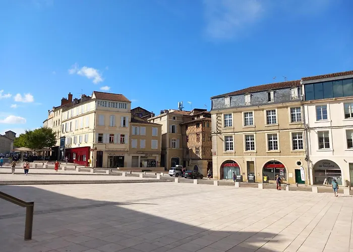 En Baronnies Avec Balcon Et Parking Apartamento Auch