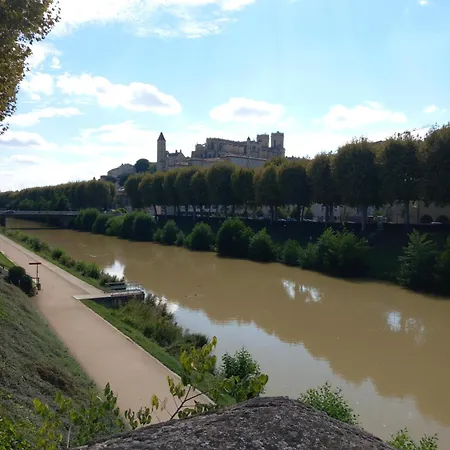 En Baronnies Avec Balcon Et Parking * Auch