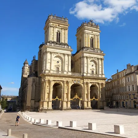 En Baronnies Avec Balcon Et Parking Apartman *