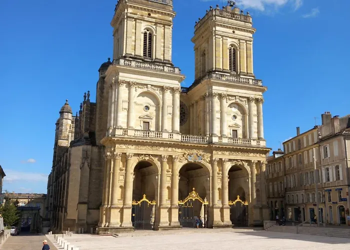 En Baronnies Avec Balcon Et Parking Apartman *